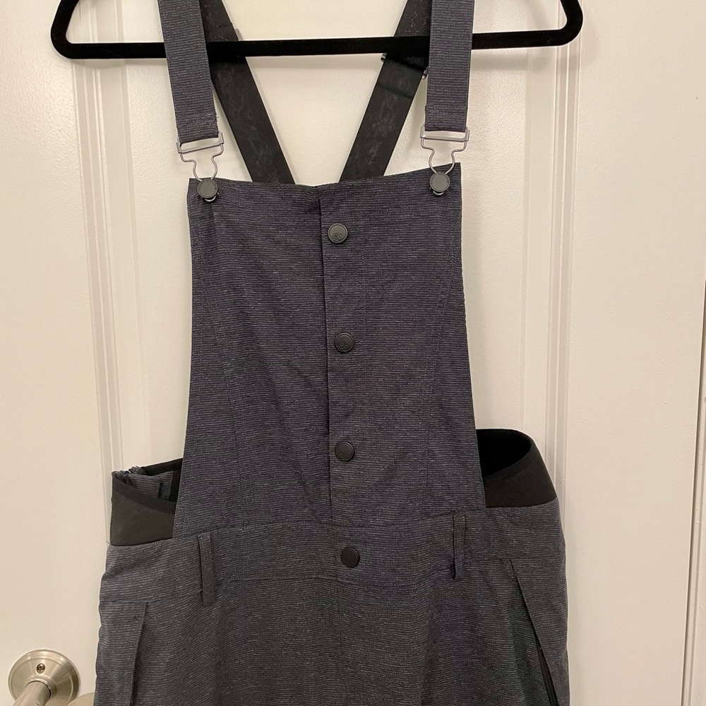 Spring Skiing On! NWT - RARE Roxy snow pants/overalls! ❄️🎿❄️🏂❄️